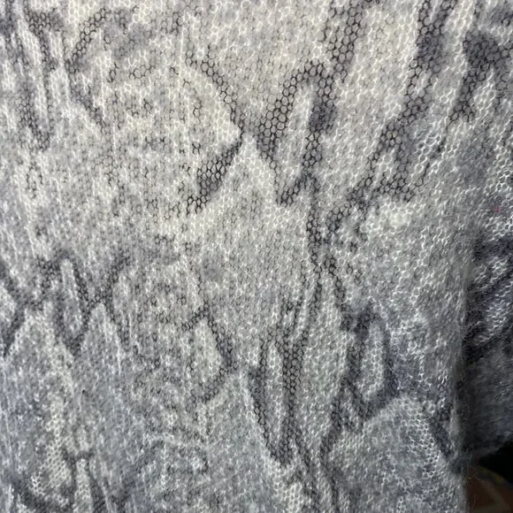 🌹Gray Wool Sweater🌹 Python Snake Print - Picture 5 of 5